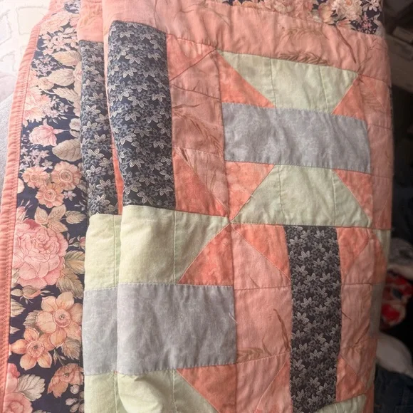 Handmade Patchwork Quilt - Beautiful condition - Picture 8 of 12